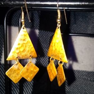 Pretty vintage copper toned triangle dangling earrings.